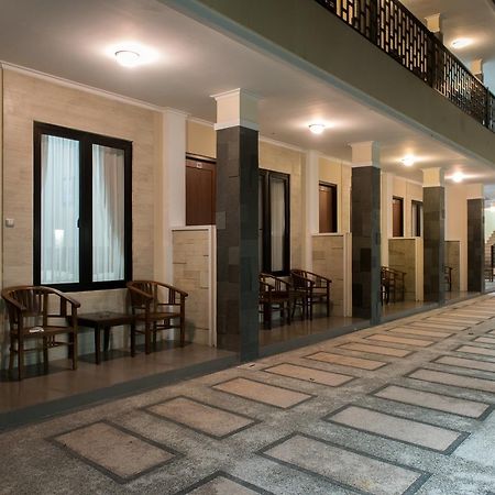 Hotel Wisma Djaja Syariah Bojonegoro Luaran gambar