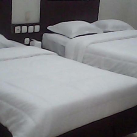 Hotel Wisma Djaja Syariah Bojonegoro Luaran gambar