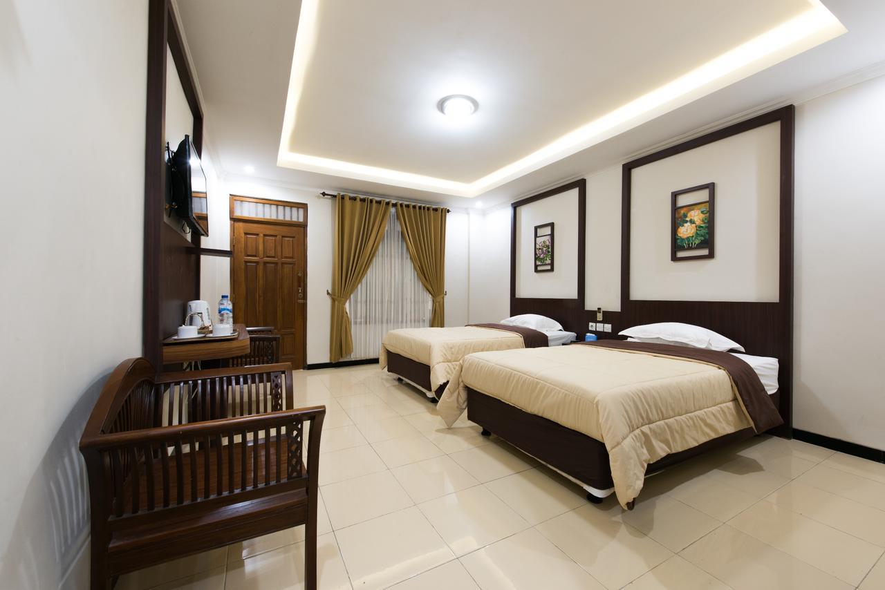 Hotel Wisma Djaja Syariah Bojonegoro Luaran gambar