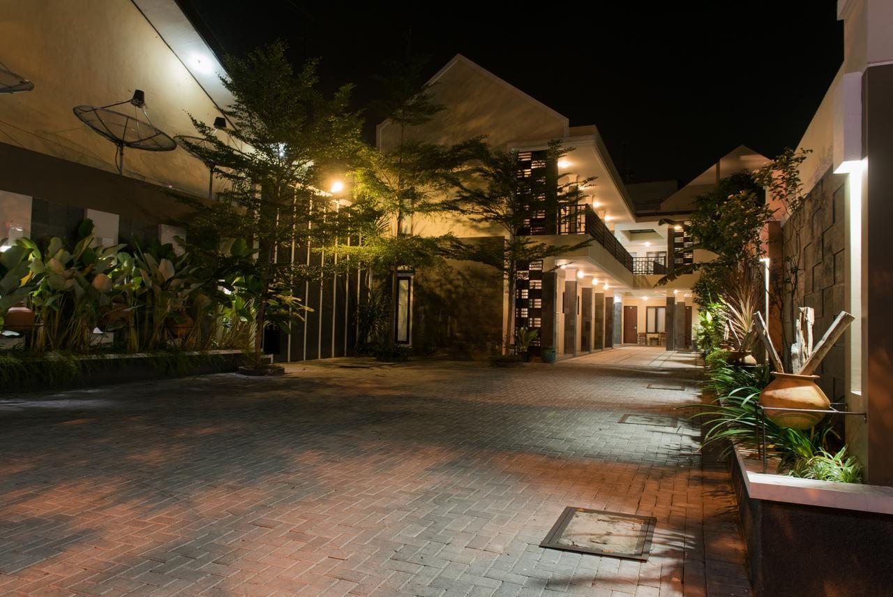 Hotel Wisma Djaja Syariah Bojonegoro Luaran gambar