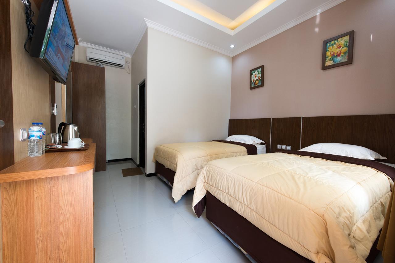 Hotel Wisma Djaja Syariah Bojonegoro Luaran gambar