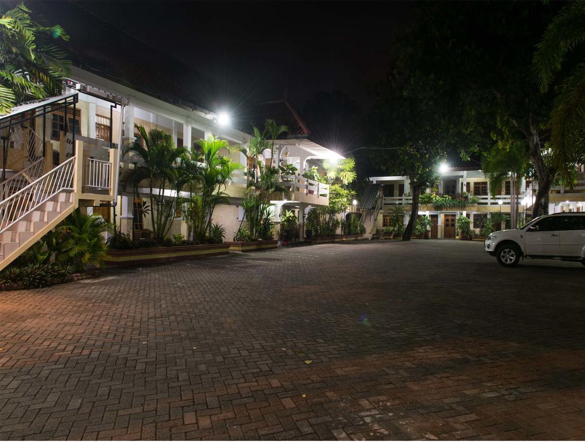 Hotel Wisma Djaja Syariah Bojonegoro Luaran gambar