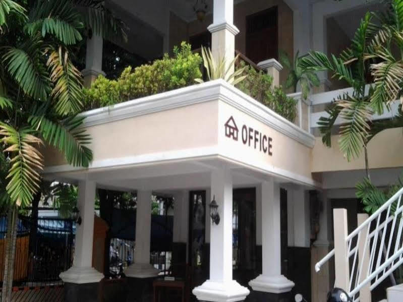 Hotel Wisma Djaja Syariah Bojonegoro Luaran gambar