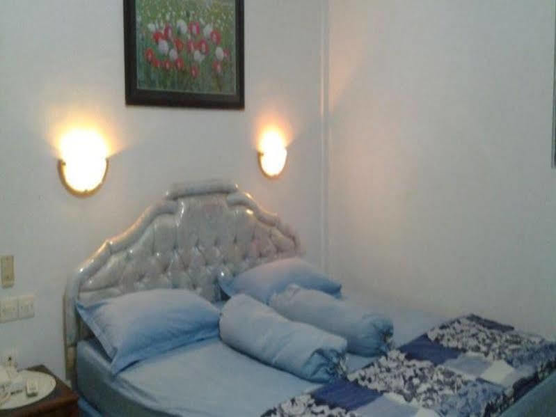 Hotel Wisma Djaja Syariah Bojonegoro Luaran gambar